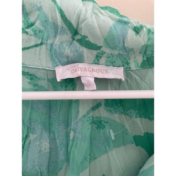 Olivaceous Buttoned Top - Picture 3 of 3